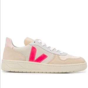 Veja V-10 Sneakers — Size 5
